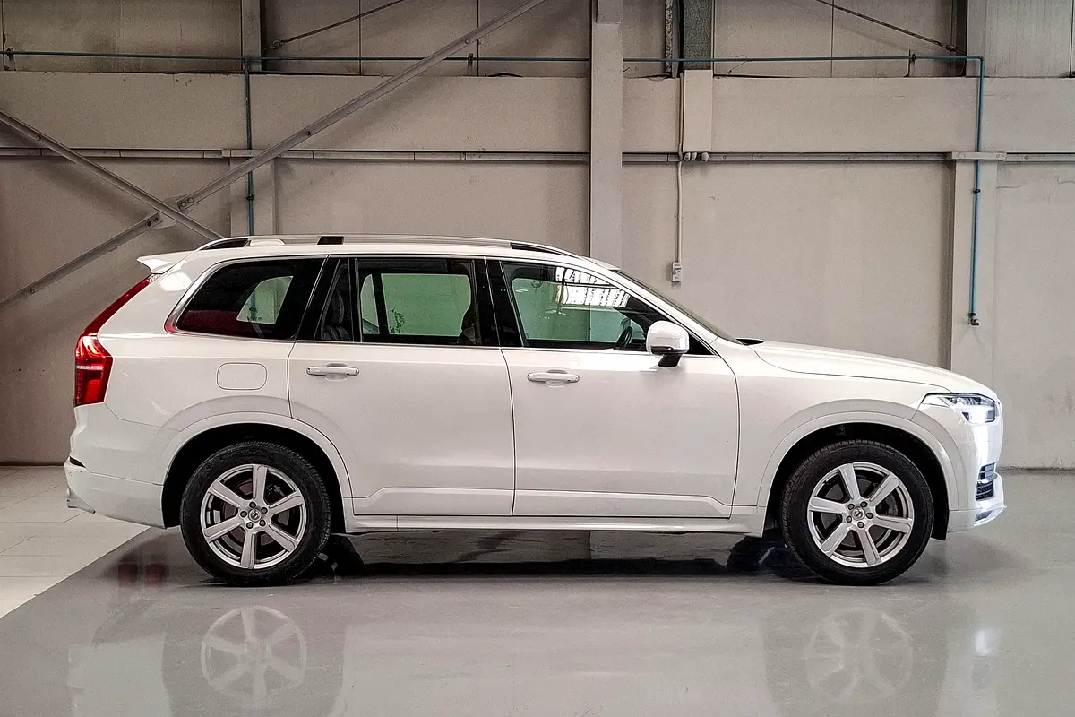 VOLVO XC90 Momentum 2019 - photo 4 - Import Émirats | International Cars