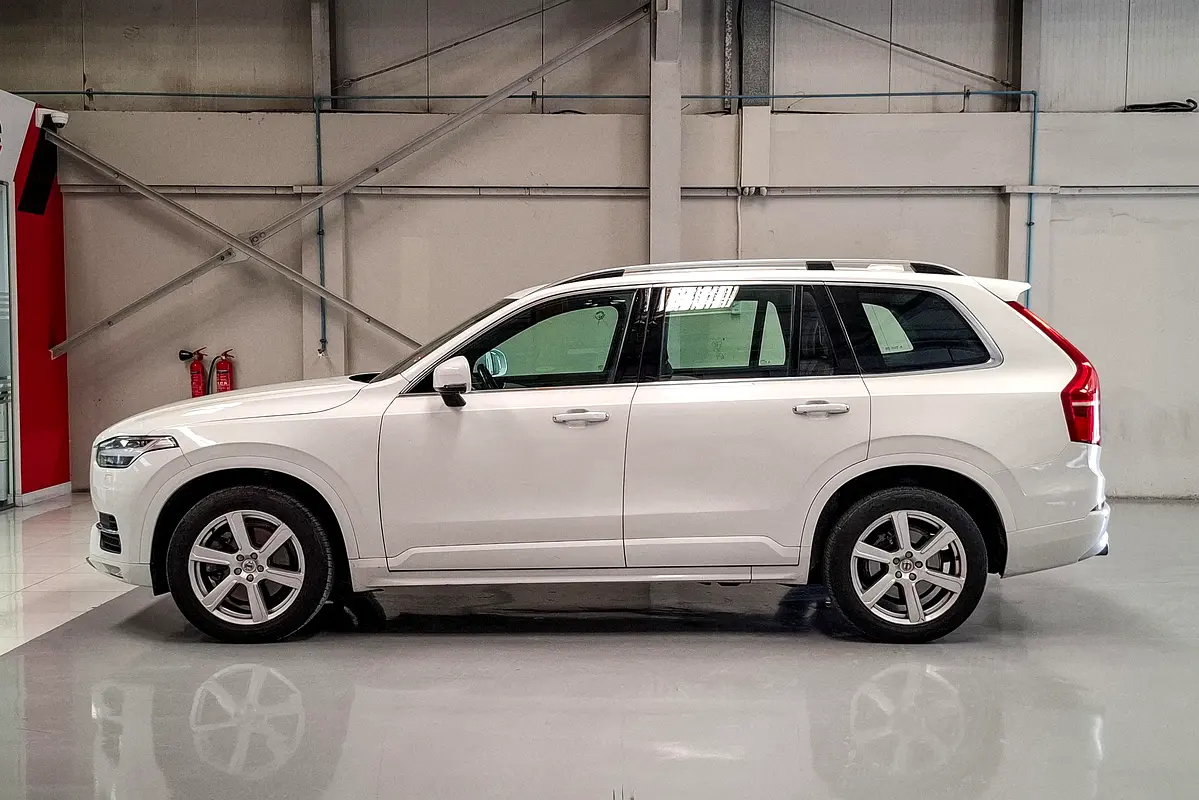 VOLVO XC90 Momentum 2019 - photo 5 - Import Émirats | International Cars