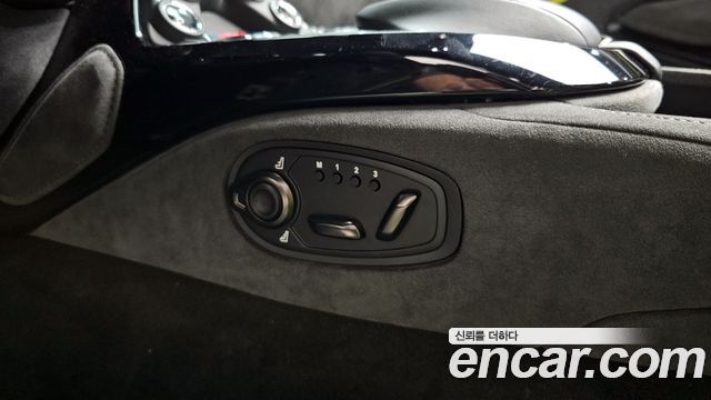 ASTON MARTIN 밴티지 2세대 4.0 V8 Roadster F1 Edition 2022 - photo 18 - Import Corée du Sud | International Cars