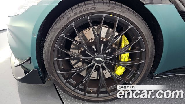 ASTON MARTIN 밴티지 2세대 4.0 V8 Roadster F1 Edition 2022 - photo 5 - Import Corée du Sud | International Cars
