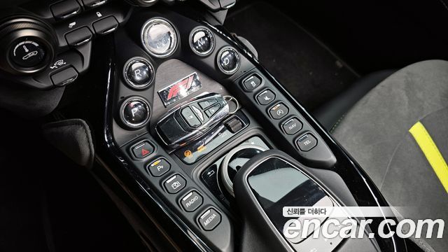 ASTON MARTIN 밴티지 2세대 4.0 V8 Roadster F1 Edition 2022 - photo 9 - Import Corée du Sud | International Cars