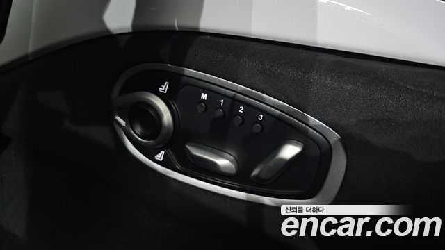 ASTON MARTIN 밴티지 2세대 4.0 V8 Coupé 2019 - photo 18 - Import Corée du Sud | International Cars