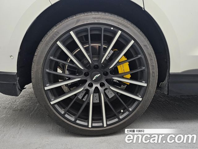 ASTON MARTIN DBX 4.0 V8 707 2023 - photo 5 - Import Corée du Sud | International Cars