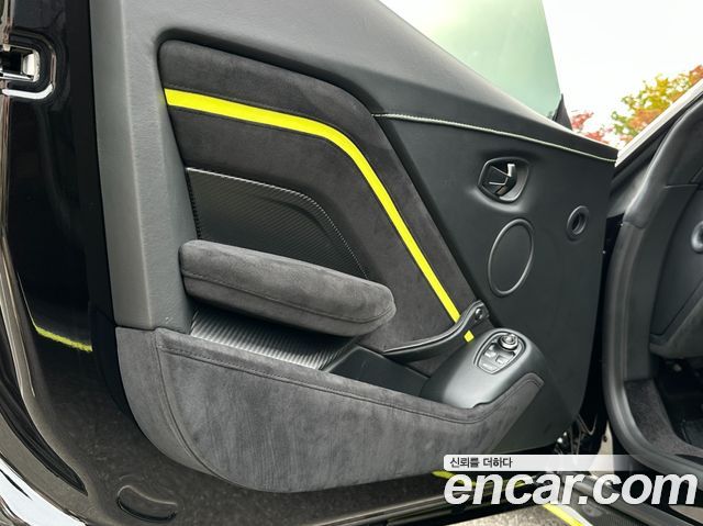 ASTON MARTIN 밴티지 2세대 4.0 V8 Coupé 2020 - photo 16 - Import Corée du Sud | International Cars