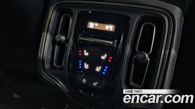 ASTON MARTIN DBX 4.0 V8 707 2023 - photo 18 - Import Corée du Sud | International Cars