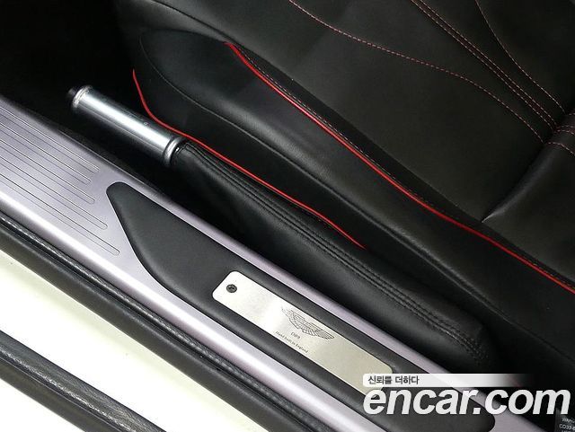 ASTON MARTIN DB9 6.0 V12 볼란테 2015 - photo 17 - Import Corée du Sud | International Cars
