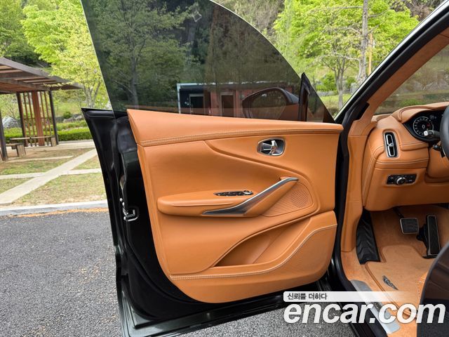 ASTON MARTIN DBX 4.0 V8 2021 - photo 13 - Import Corée du Sud | International Cars