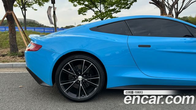 ASTON MARTIN Vanquish 6.0 V12 Coupé 2015 - photo 8 - Import Corée du Sud | International Cars