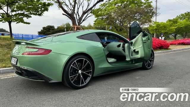 ASTON MARTIN Vanquish 6.0 V12 Coupé 2016 - photo 10 - Import Corée du Sud | International Cars