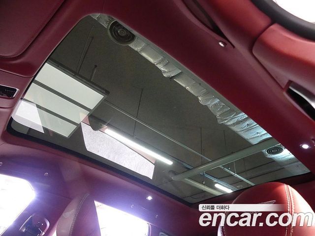 ASTON MARTIN DBX 4.0 V8 2022 - photo 18 - Import Corée du Sud | International Cars
