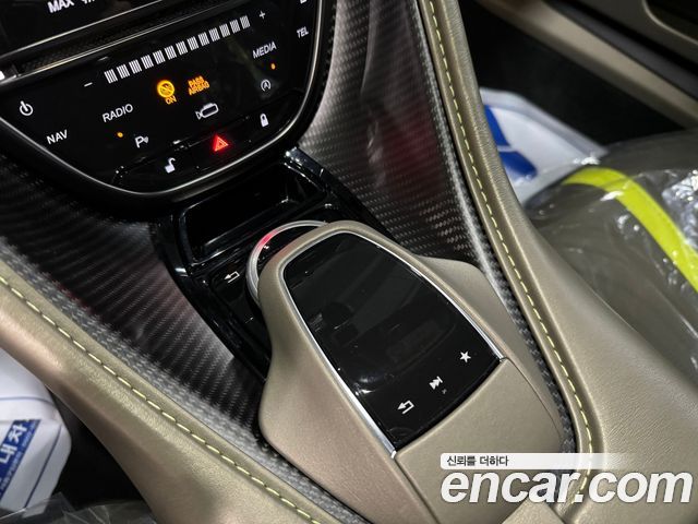 ASTON MARTIN DB11 5.2 V12 Coupé AMR 2020 - photo 12 - Import Corée du Sud | International Cars