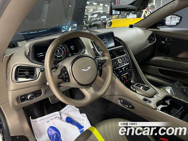 ASTON MARTIN DB11 5.2 V12 Coupé AMR 2020 - photo 5 - Import Corée du Sud | International Cars