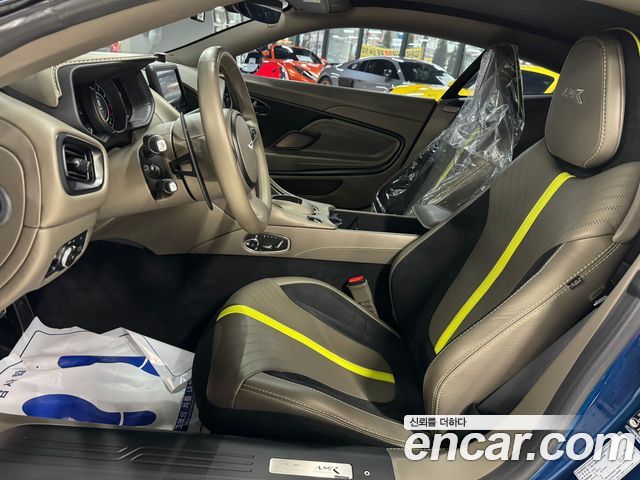 ASTON MARTIN DB11 5.2 V12 Coupé AMR 2020 - photo 9 - Import Corée du Sud | International Cars
