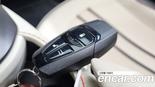 ASTON MARTIN 밴티지 2세대 4.0 V8 Roadster 2022 - photo 15 - Import Corée du Sud | International Cars