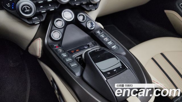 ASTON MARTIN 밴티지 2세대 4.0 V8 Roadster 2022 - photo 18 - Import Corée du Sud | International Cars