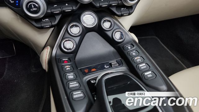 ASTON MARTIN 밴티지 2세대 4.0 V8 Roadster 2022 - photo 9 - Import Corée du Sud | International Cars
