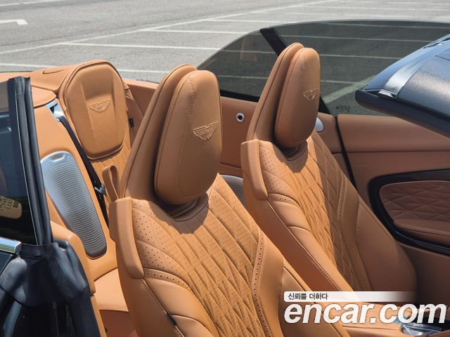 ASTON MARTIN DB12 4.0 V8 볼란테 2025 - photo 10 - Import Corée du Sud | International Cars