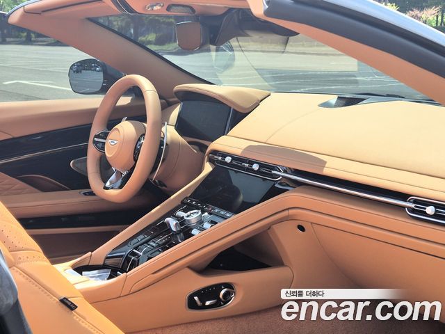 ASTON MARTIN DB12 4.0 V8 볼란테 2025 - photo 11 - Import Corée du Sud | International Cars