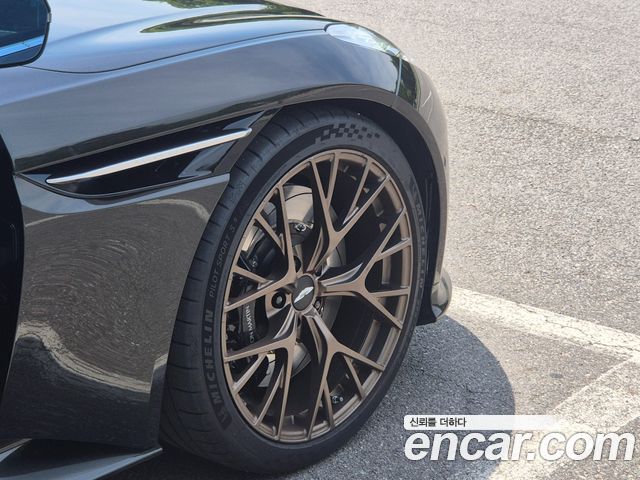 ASTON MARTIN DB12 4.0 V8 볼란테 2025 - photo 5 - Import Corée du Sud | International Cars
