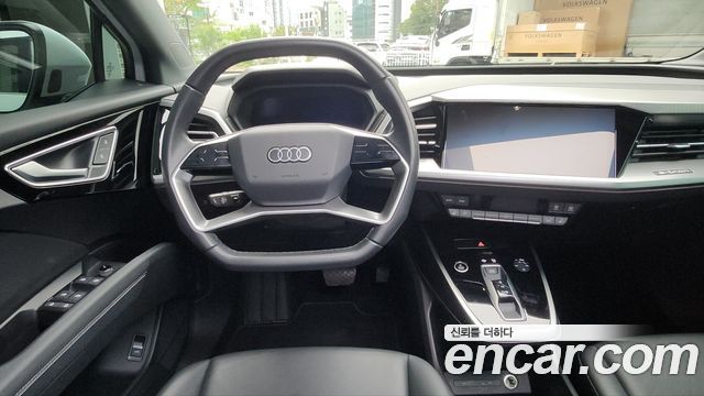 AUDI Q4 e-트론 (F4) 40 Premium 2023 - photo 12 - Import Corée du Sud | International Cars