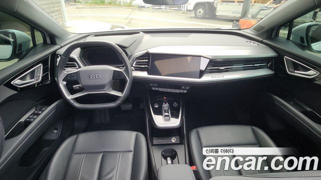 AUDI Q4 e-트론 (F4) 40 Premium 2023 - photo 13 - Import Corée du Sud | International Cars