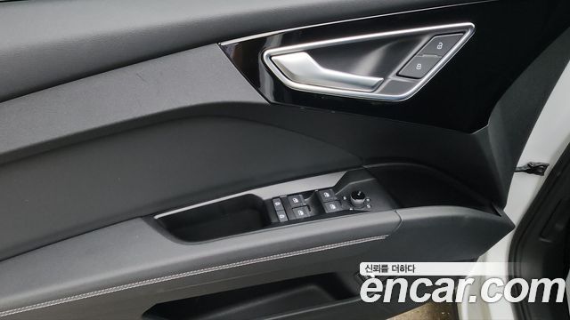 AUDI Q4 e-트론 (F4) 40 Premium 2023 - photo 15 - Import Corée du Sud | International Cars