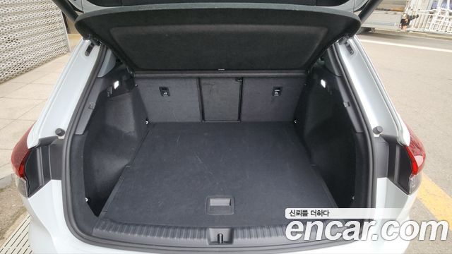 AUDI Q4 e-트론 (F4) 40 Premium 2023 - photo 17 - Import Corée du Sud | International Cars