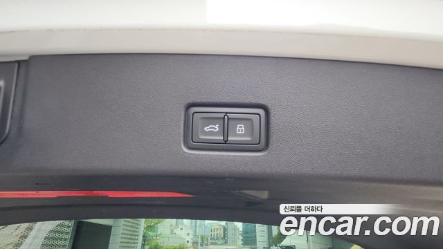 AUDI Q4 e-트론 (F4) 40 Premium 2023 - photo 18 - Import Corée du Sud | International Cars