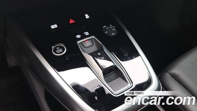 AUDI Q4 e-트론 (F4) 40 Premium 2023 - photo 24 - Import Corée du Sud | International Cars