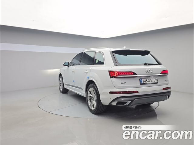 AUDI Q7 (4M) 45 TDI Quattro Premium 2021 - photo 24 - Import Corée du Sud | International Cars