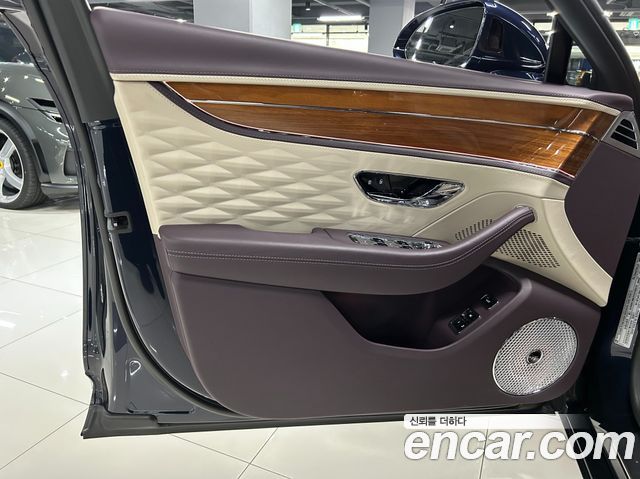 BENTLEY Flying Spur 3세대 4.0 2021 - photo 24 - Import Corée du Sud | International Cars