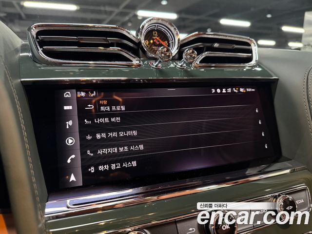 BENTLEY 벤테이가 4.0 V8 아주르 2025 - photo 18 - Import Corée du Sud | International Cars