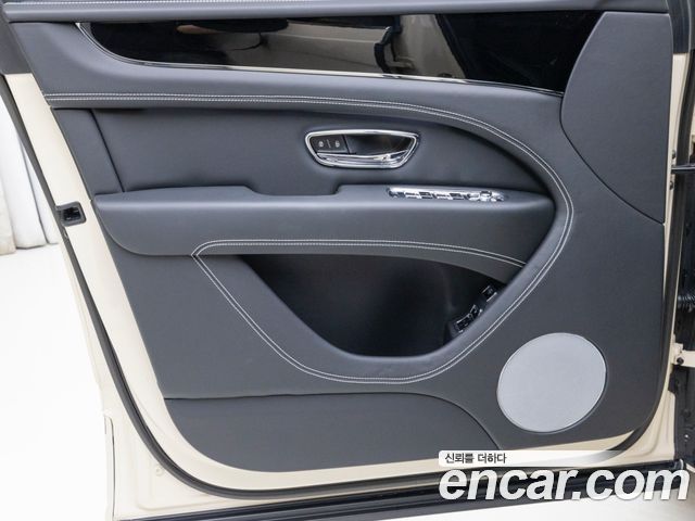 BENTLEY 벤테이가 4.0 V8 베이스 2025 - photo 13 - Import Corée du Sud | International Cars