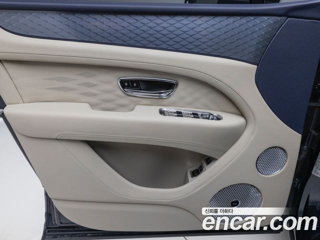 BENTLEY 벤테이가 4.0 V8 EWB 아주르 2025 - photo 13 - Import Corée du Sud | International Cars