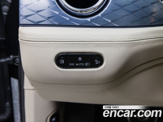 BENTLEY 벤테이가 4.0 V8 EWB 아주르 2025 - photo 14 - Import Corée du Sud | International Cars