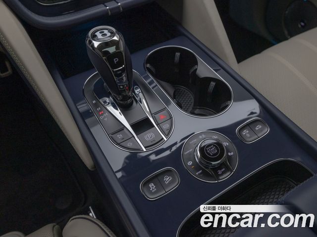 BENTLEY 벤테이가 4.0 V8 EWB 아주르 2025 - photo 15 - Import Corée du Sud | International Cars
