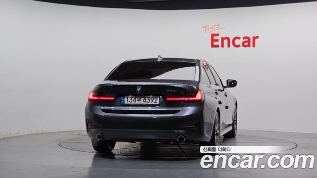 BMW Série 3 (G20) 320i 2022 - photo 4 - Import Corée du Sud | International Cars