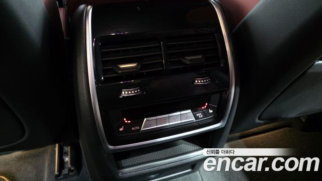 BMW X6 (G06) xDrive40i M Sport 2021 - photo 18 - Import Corée du Sud | International Cars