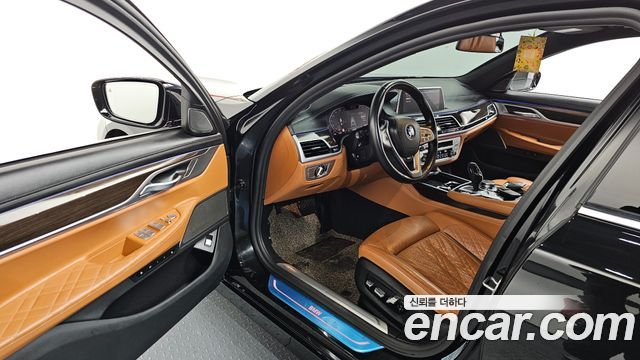 BMW Série 7 (G11) 740Li xDrive 디자인 퓨어 엑셀런스 2021 - photo 10 - Import Corée du Sud | International Cars