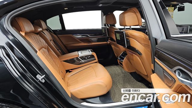 BMW Série 7 (G11) 740Li xDrive 디자인 퓨어 엑셀런스 2021 - photo 12 - Import Corée du Sud | International Cars