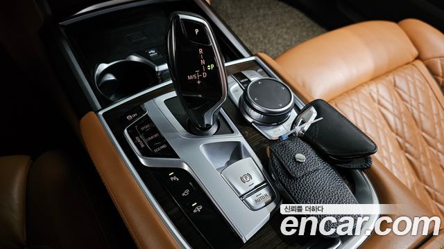 BMW Série 7 (G11) 740Li xDrive 디자인 퓨어 엑셀런스 2021 - photo 9 - Import Corée du Sud | International Cars