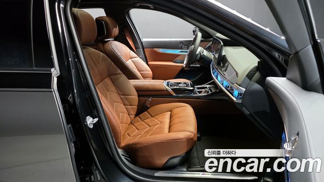 BMW Série 7 (G70) 740i xDrive M Sport 2025 - photo 10 - Import Corée du Sud | International Cars