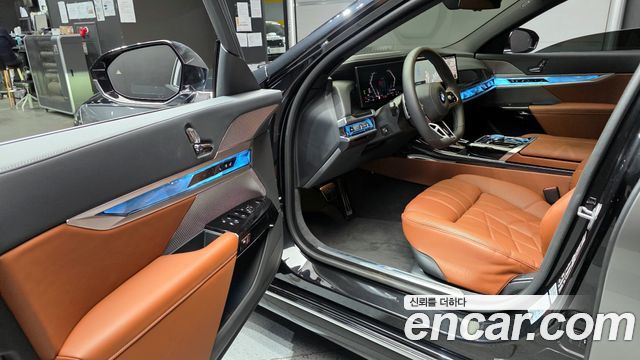 BMW Série 7 (G70) 740i xDrive M Sport 2025 - photo 11 - Import Corée du Sud | International Cars