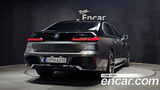 BMW Série 7 (G70) 740i xDrive M Sport 2025 - photo 2 - Import Corée du Sud | International Cars