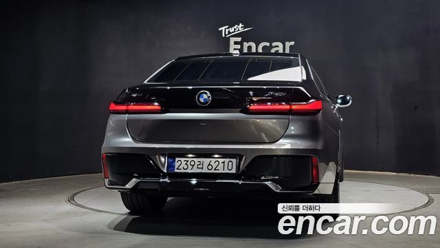 BMW Série 7 (G70) 740i xDrive M Sport 2025 - photo 4 - Import Corée du Sud | International Cars