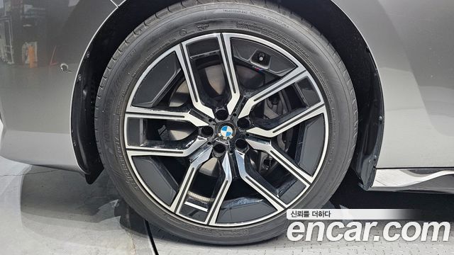 BMW Série 7 (G70) 740i xDrive M Sport 2025 - photo 5 - Import Corée du Sud | International Cars