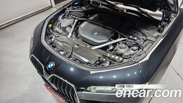 BMW Série 7 (G70) 740i xDrive M Sport 2025 - photo 6 - Import Corée du Sud | International Cars