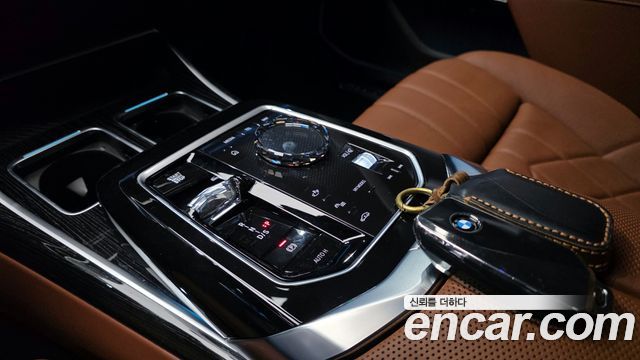 BMW Série 7 (G70) 740i xDrive M Sport 2025 - photo 9 - Import Corée du Sud | International Cars