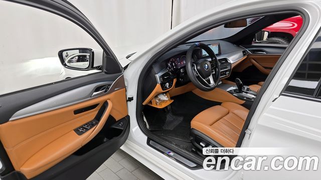 BMW Série 5 (G30) 530i M Sport 2017 - photo 10 - Import Corée du Sud | International Cars