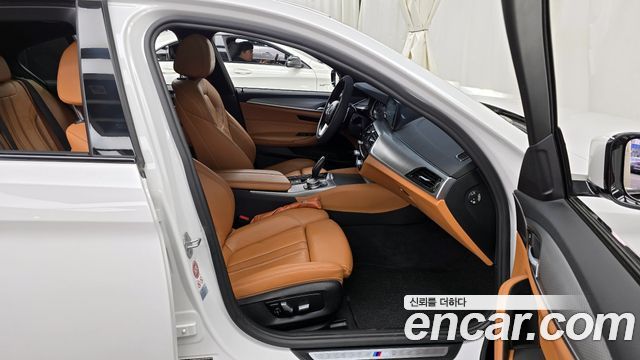 BMW Série 5 (G30) 530i M Sport 2017 - photo 11 - Import Corée du Sud | International Cars